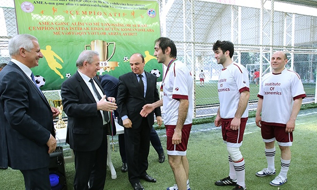 AMEA İqtisadiyyat İnstitutunun komandası qalib olub